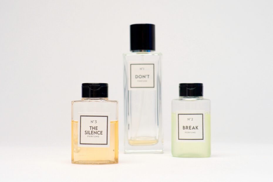 3 flacons de parfum